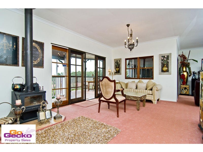 13 Hemwood Close, Ferny Hills QLD 4055