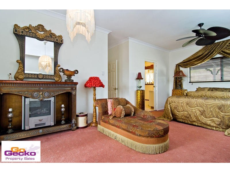 13 Hemwood Close, Ferny Hills QLD 4055