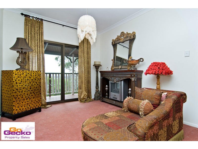 13 Hemwood Close, Ferny Hills QLD 4055