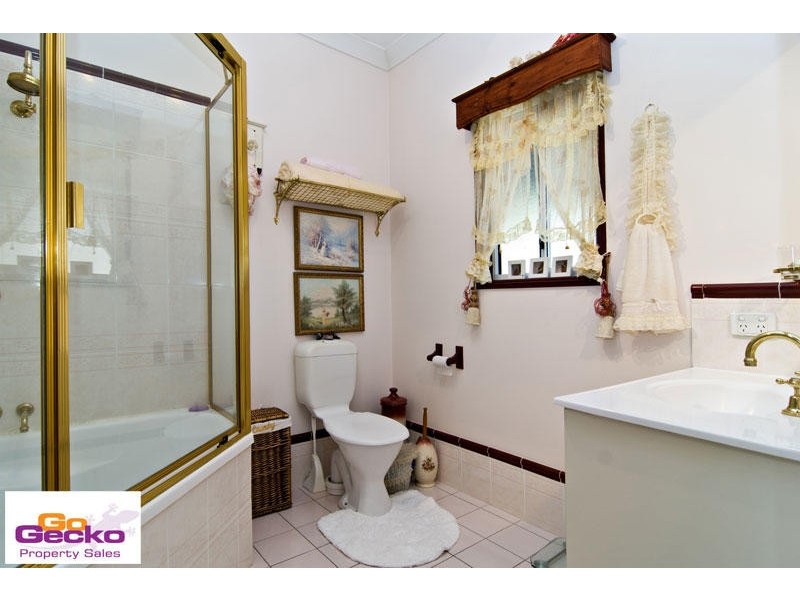 13 Hemwood Close, Ferny Hills QLD 4055