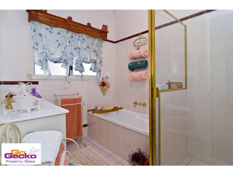 13 Hemwood Close, Ferny Hills QLD 4055