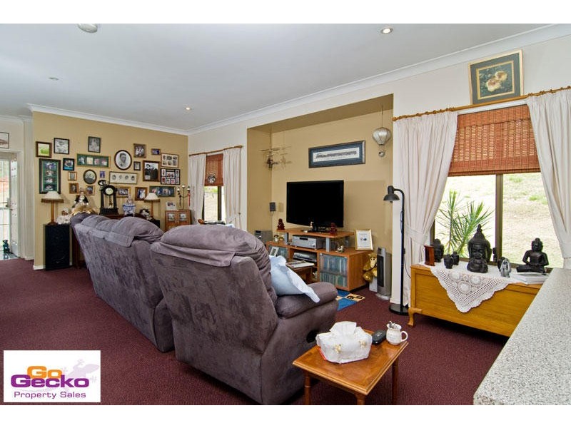 13 Hemwood Close, Ferny Hills QLD 4055