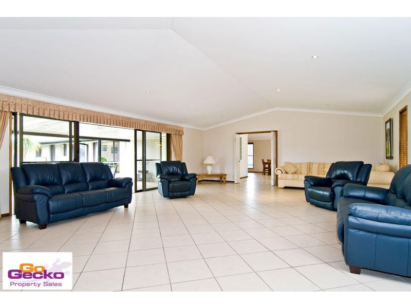 1 Benjamin Close, Samford QLD 4520