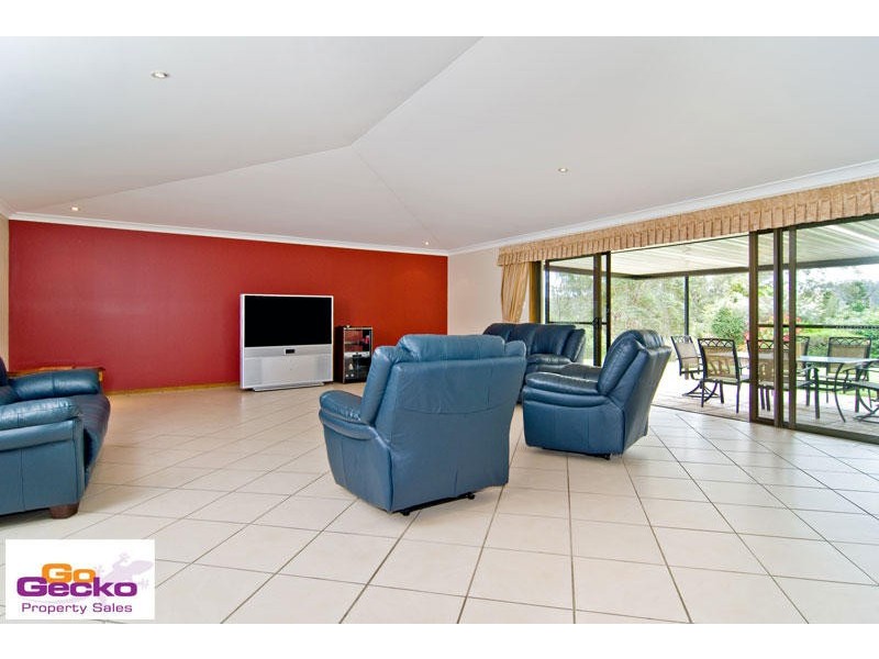 1 Benjamin Close, Samford QLD 4520