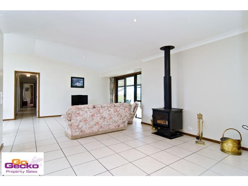 1 Benjamin Close, Samford QLD 4520