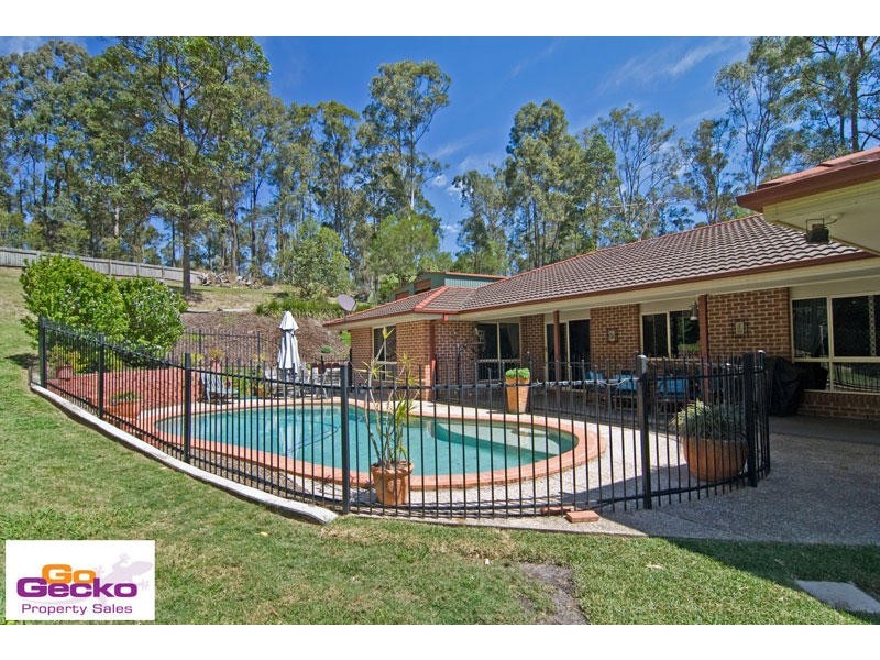 8 Woodbeck Court, Ferny Hills QLD 4055