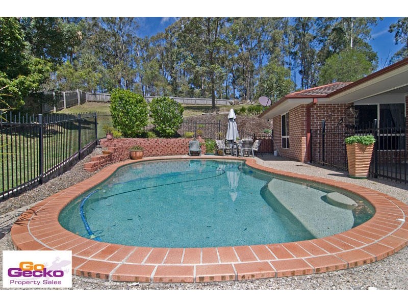 8 Woodbeck Court, Ferny Hills QLD 4055