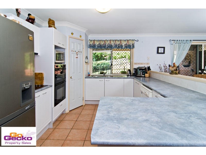 8 Woodbeck Court, Ferny Hills QLD 4055