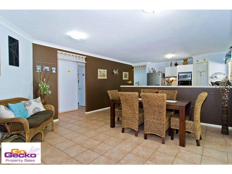 8 Woodbeck Court, Ferny Hills QLD 4055