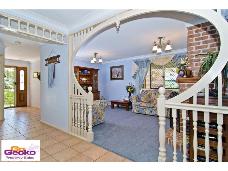 8 Woodbeck Court, Ferny Hills QLD 4055