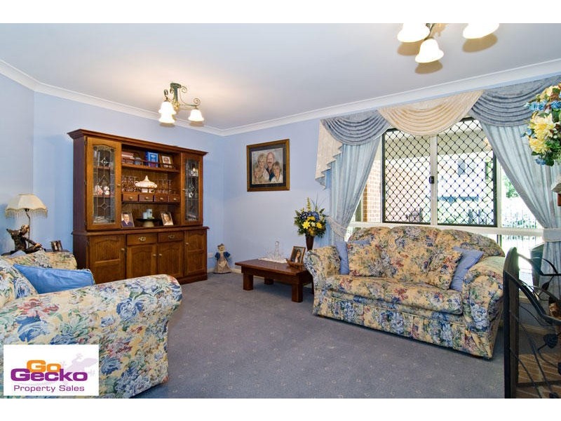 8 Woodbeck Court, Ferny Hills QLD 4055