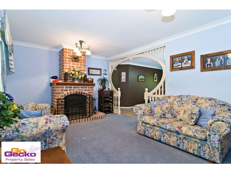 8 Woodbeck Court, Ferny Hills QLD 4055