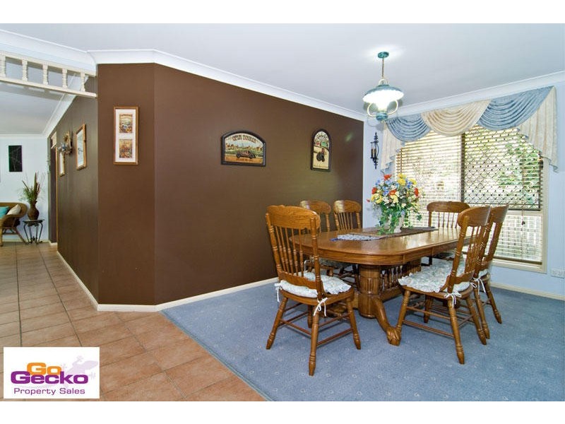 8 Woodbeck Court, Ferny Hills QLD 4055