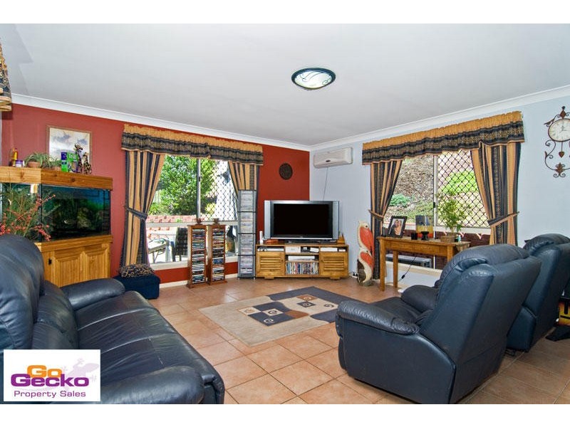 8 Woodbeck Court, Ferny Hills QLD 4055