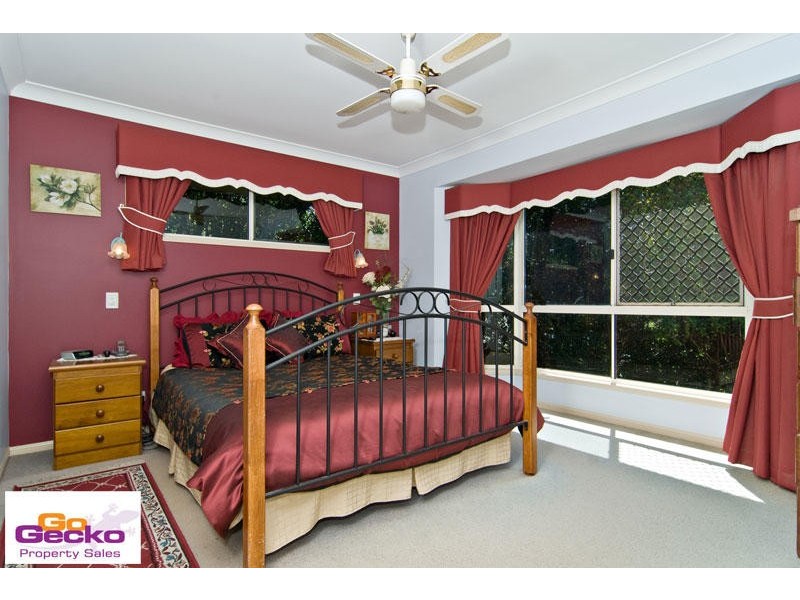 8 Woodbeck Court, Ferny Hills QLD 4055