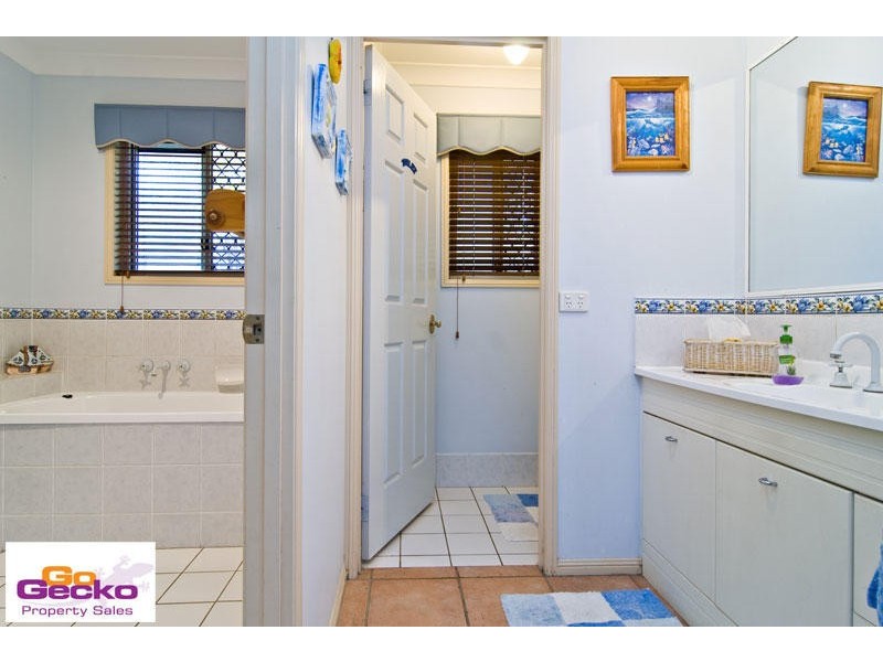 8 Woodbeck Court, Ferny Hills QLD 4055