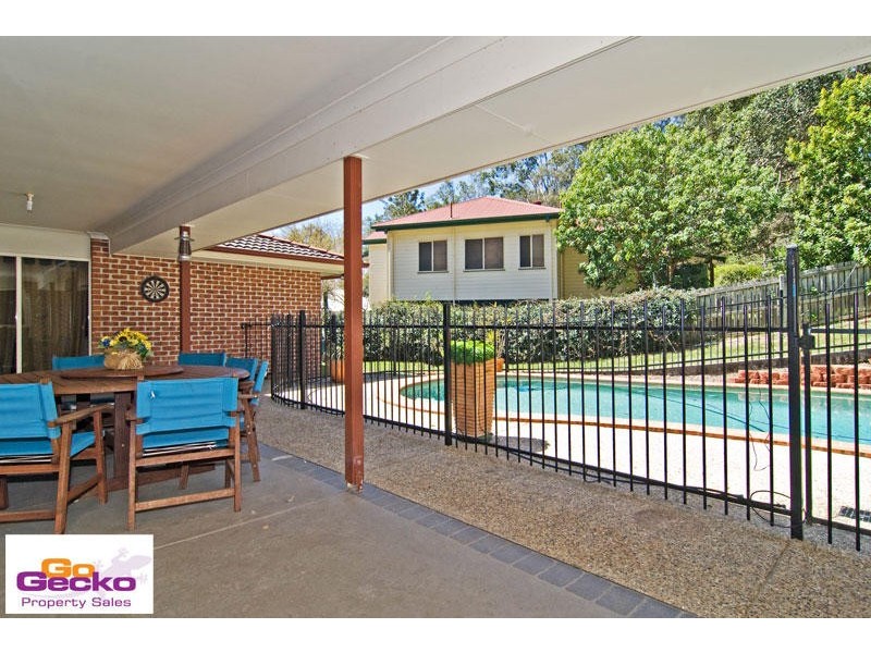 8 Woodbeck Court, Ferny Hills QLD 4055