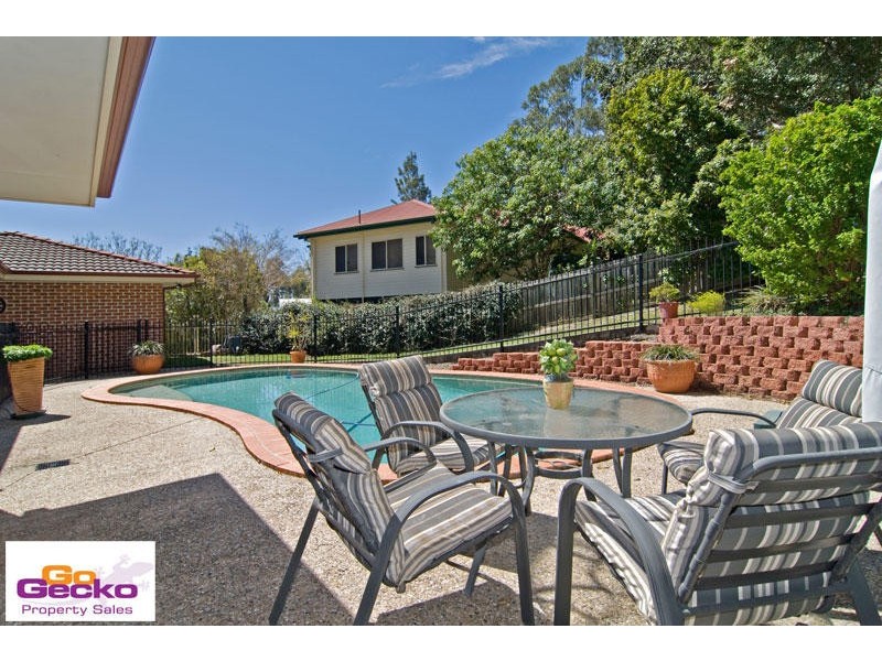 8 Woodbeck Court, Ferny Hills QLD 4055