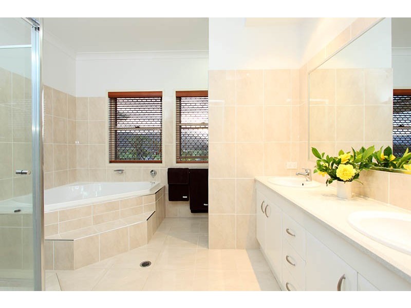 22 Ascot Crescent, Samford QLD 4520