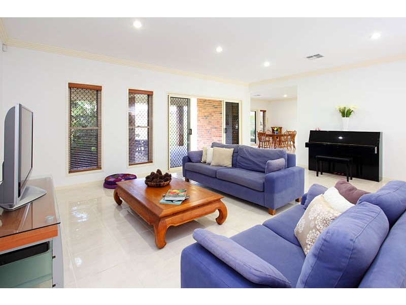 22 Ascot Crescent, Samford QLD 4520