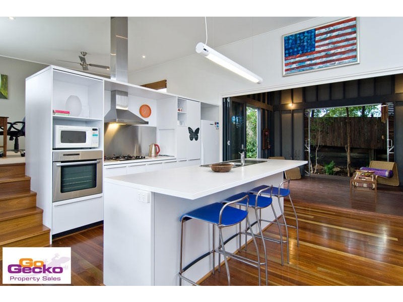 8 Bluewood Court, Ferny Hills QLD 4055