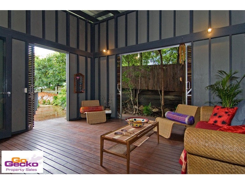 8 Bluewood Court, Ferny Hills QLD 4055