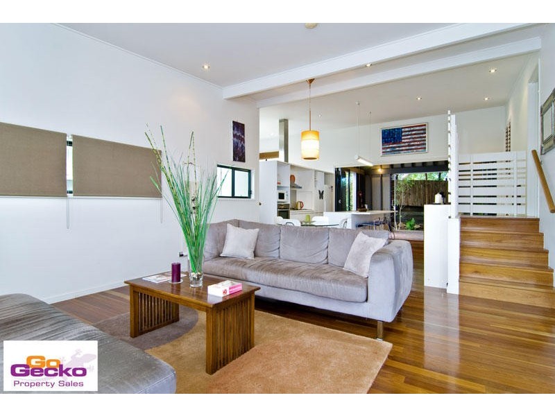 8 Bluewood Court, Ferny Hills QLD 4055