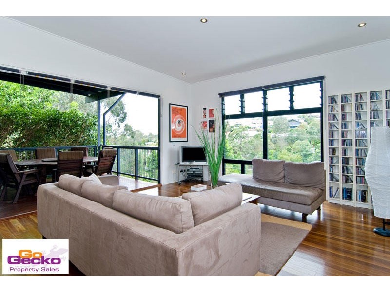 8 Bluewood Court, Ferny Hills QLD 4055