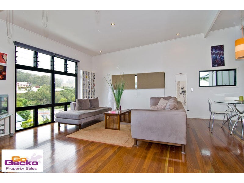 8 Bluewood Court, Ferny Hills QLD 4055