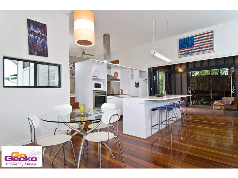 8 Bluewood Court, Ferny Hills QLD 4055