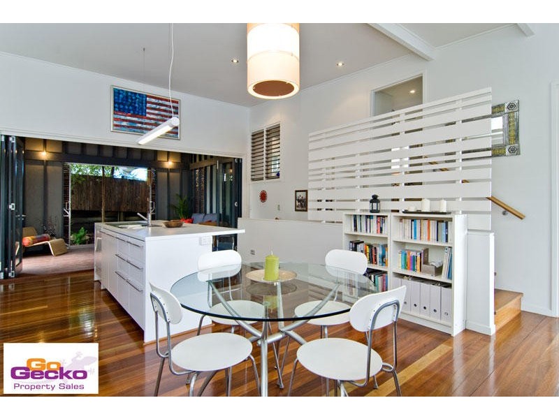 8 Bluewood Court, Ferny Hills QLD 4055