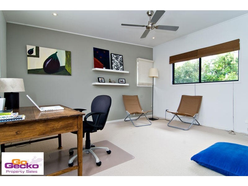 8 Bluewood Court, Ferny Hills QLD 4055