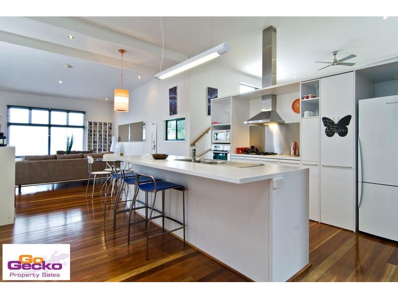 8 Bluewood Court, Ferny Hills QLD 4055