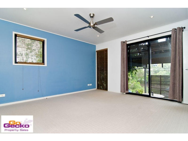 8 Bluewood Court, Ferny Hills QLD 4055