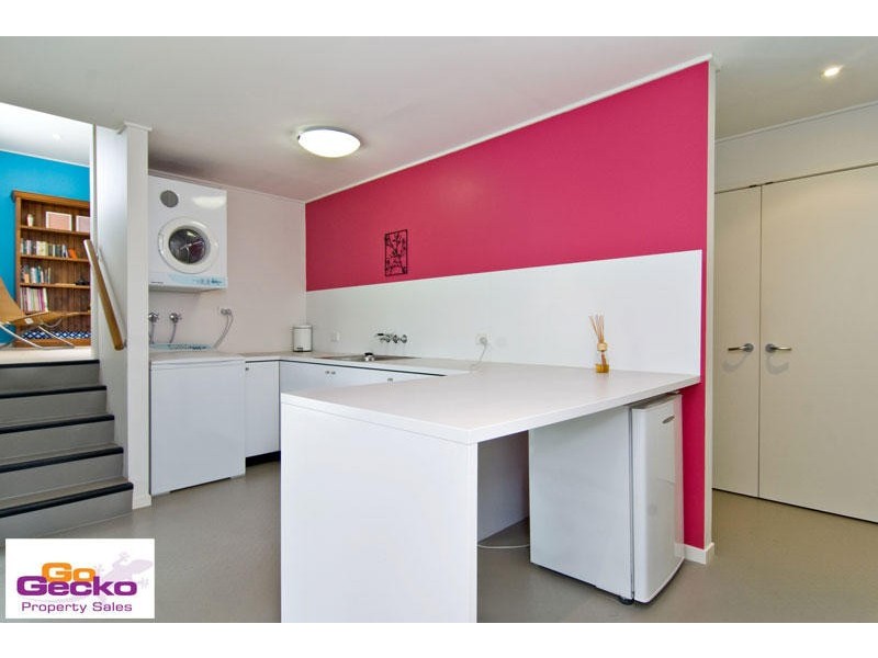 8 Bluewood Court, Ferny Hills QLD 4055