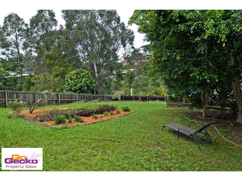 8 Bluewood Court, Ferny Hills QLD 4055