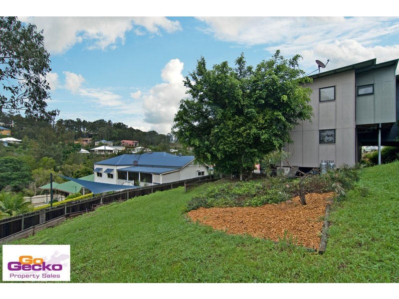 8 Bluewood Court, Ferny Hills QLD 4055