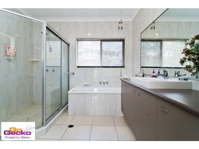 3 Dressage Close, Samford QLD 4520