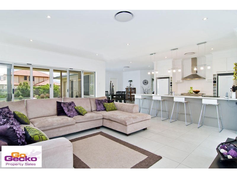 8 Chalmers Court, Samford QLD 4520