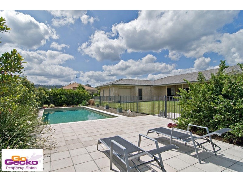 8 Chalmers Court, Samford QLD 4520