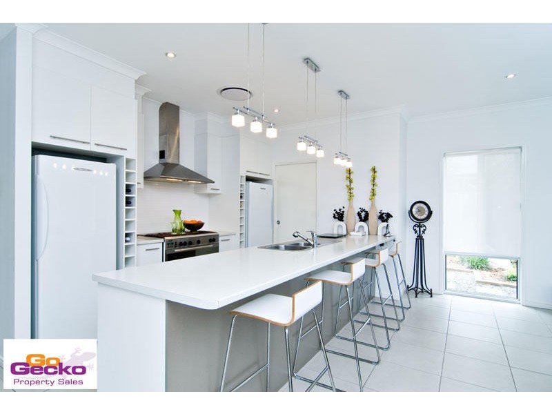 8 Chalmers Court, Samford QLD 4520