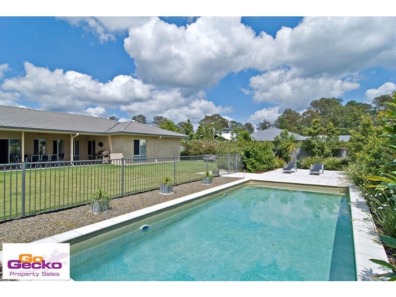 8 Chalmers Court, Samford QLD 4520