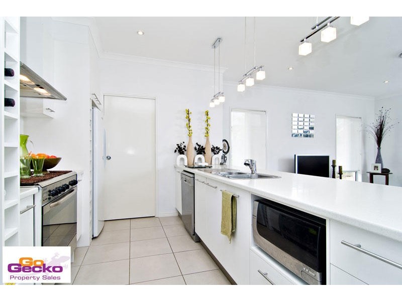 8 Chalmers Court, Samford QLD 4520