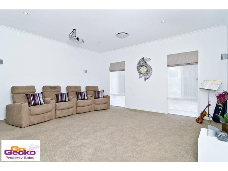 8 Chalmers Court, Samford QLD 4520