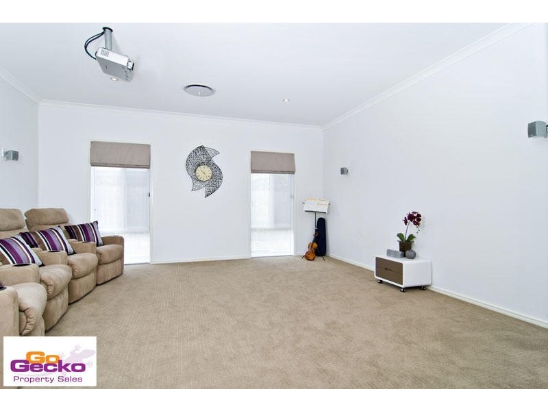 8 Chalmers Court, Samford QLD 4520