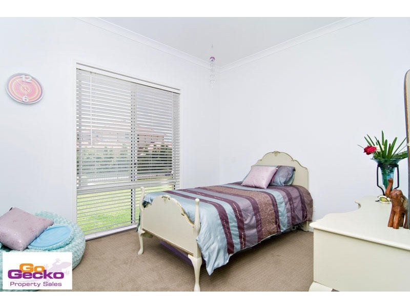 8 Chalmers Court, Samford QLD 4520