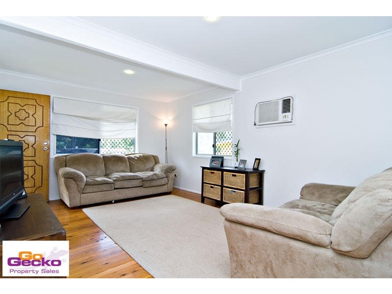 15 Yeerinbool Court, Arana Hills QLD 4054