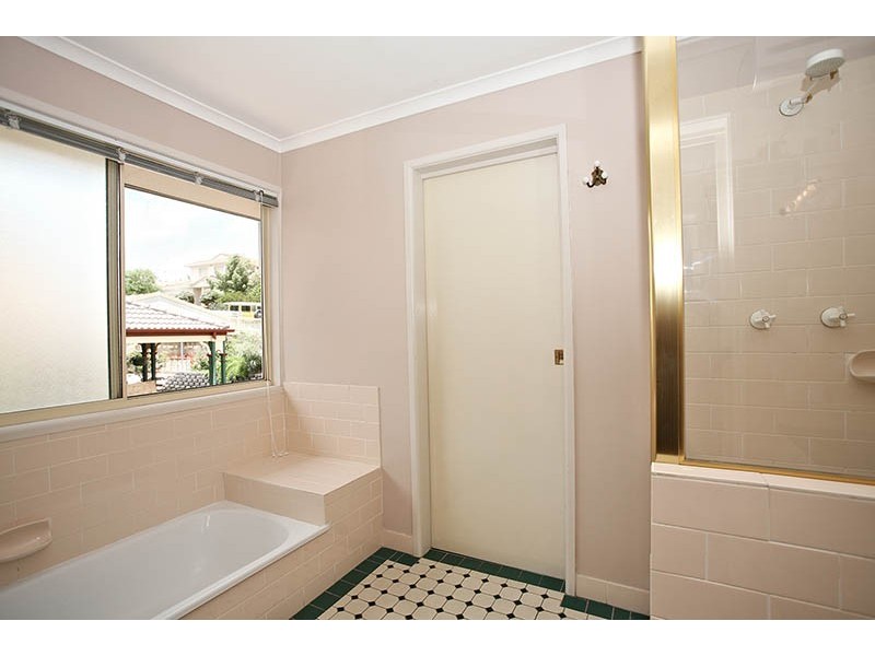 17 Gielgud Crescent, Mcdowall QLD 4053