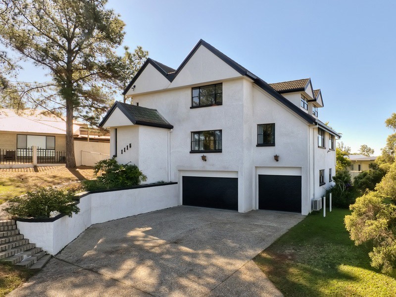 1115 South Pine Road, Arana Hills QLD 4054