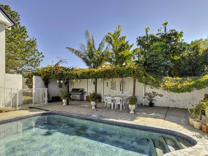 1115 South Pine Road, Arana Hills QLD 4054